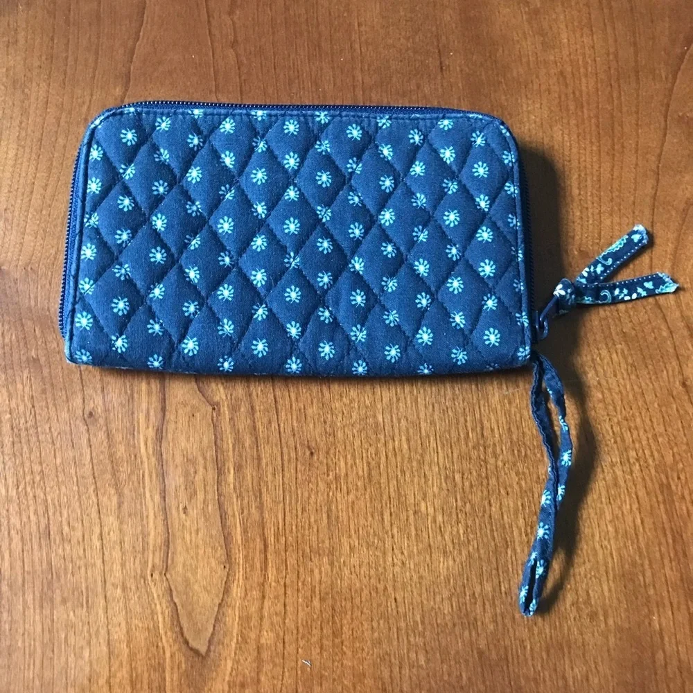 VERA BRADLEY Zip Around Wallet in Seaport Navy Pattern